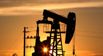 Цена на нефть превысила $130 впервые с 2008 года
