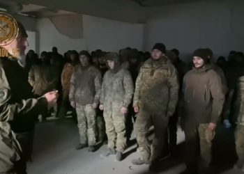 Адам Делимханов разговаривает с солдатами 36 полка ВСУ