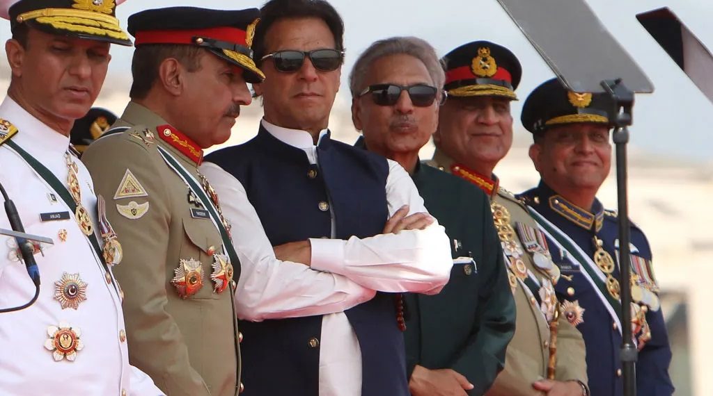 Имран Хан и военные. Фото: Getty