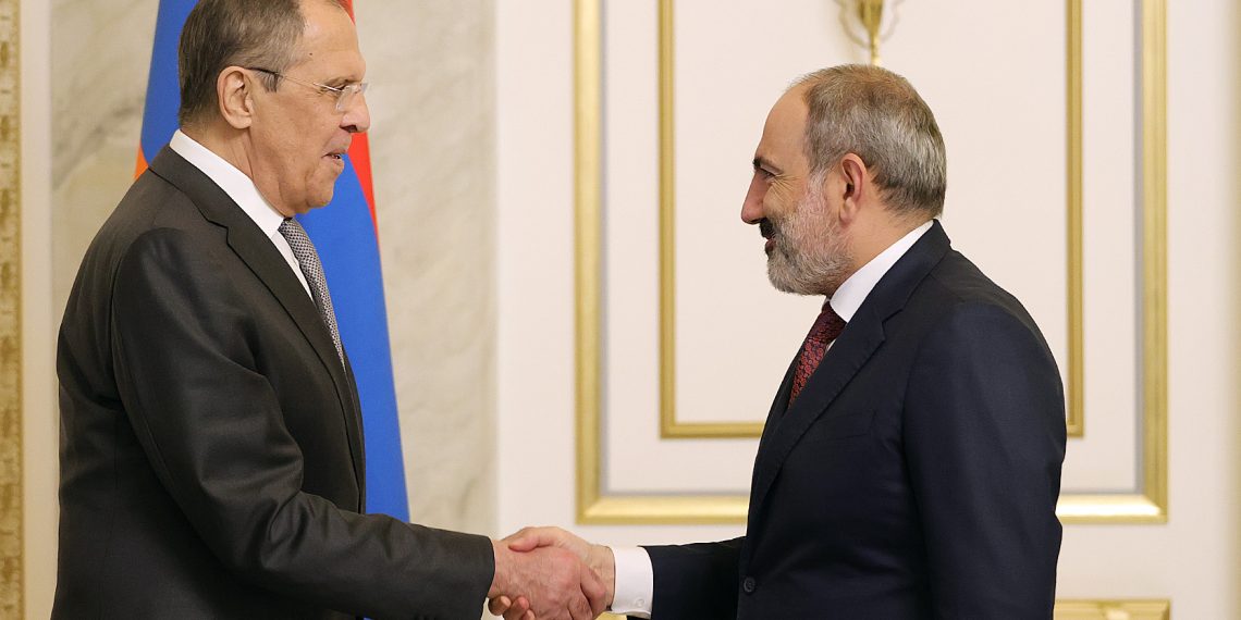 Сергей Лавров и Никол Пашинян. Фото: primeminister.am