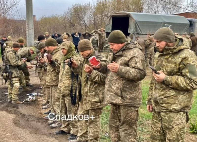 Два батальона, удерживавших металлургический комбинат, решили сложить оружие.