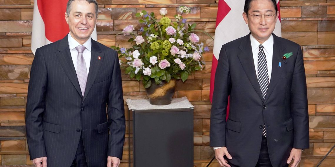 Иньяцио Касисс и Фумио Кисида. Фото: japantimes.co.jp