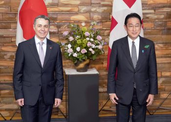 Иньяцио Касисс и Фумио Кисида. Фото: japantimes.co.jp