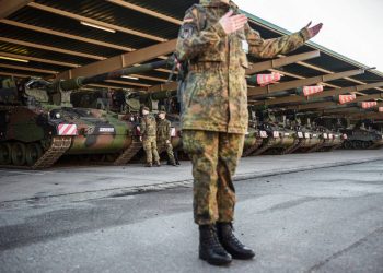 Гаубицы Panzerhaubitze 2000 в Мюнстере, Германия. 14 февраля 2022 года. Фото: Грегор Фишер /AFP / Getty