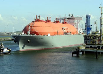 СПГ-танкер. Фото: EPA / Lex van Lieshout