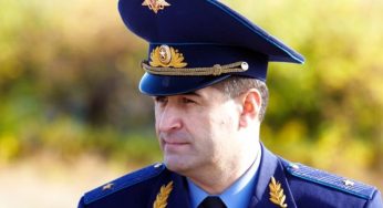 Высшие лица республики проводили летчика Боташева в последний путь на главной площади Карачаевска
