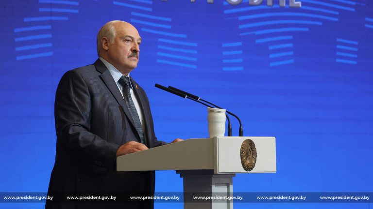 Лукашенко рассказал, как искоренить иностранные НКО в Белоруссии