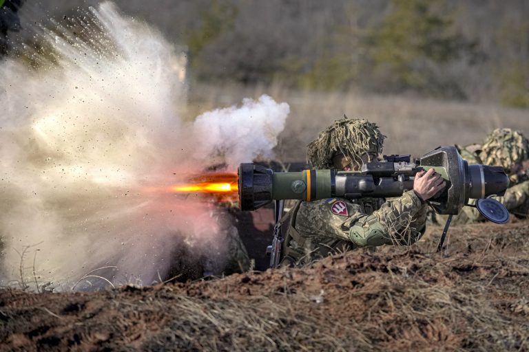 США и Британия втягивают Европу в украинский конфликт