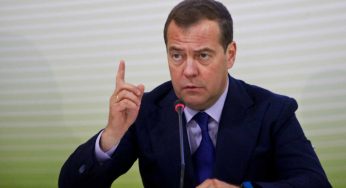 Байден решил умереть красиво — Медведев