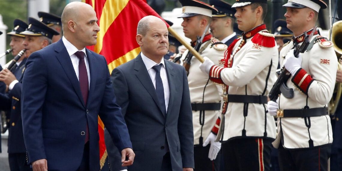 Олаф Шольц в Македонии. Фото: hellas.postsen.com