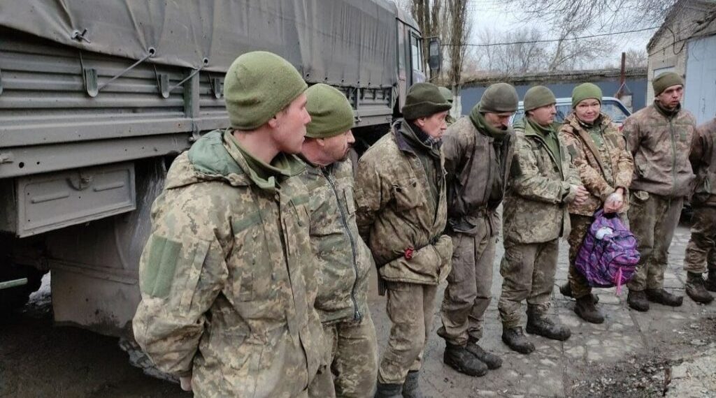 Сдавшиеся в плен ВС России солдаты ВСУ