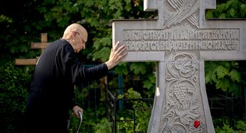 «Когда люди воюют, убивают друг друга, я чувствую, как горько Богу»: священник Владимир Архипов