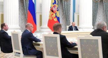 Путин поблагодарил парламентские партии за гуманитарную поддержку жителей Донбасса