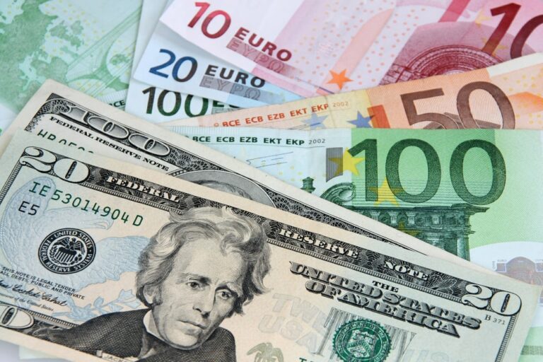 Банк России стимулирует ввоз иностранной валюты
