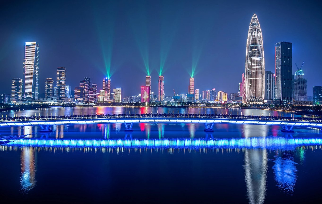 Ночной вид на центральный деловой район Южного технологического центра Шэньчжэня. Фото: Shutterstock
