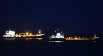 Сингапур почти утроил импорт нефти из России после запрета ЕС