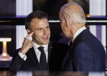 Эммануэль Макрон и Джо Байден. Фото: euractiv.com
