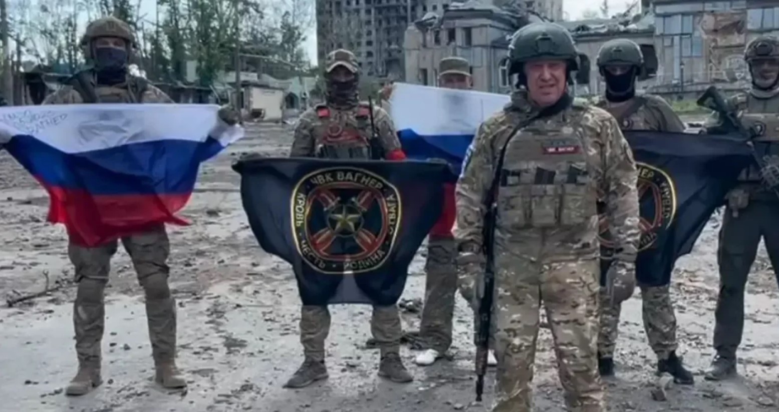 Евгений Пригожин и бойцы ЧВК «Вагнер» в освобожденном Бахмуте