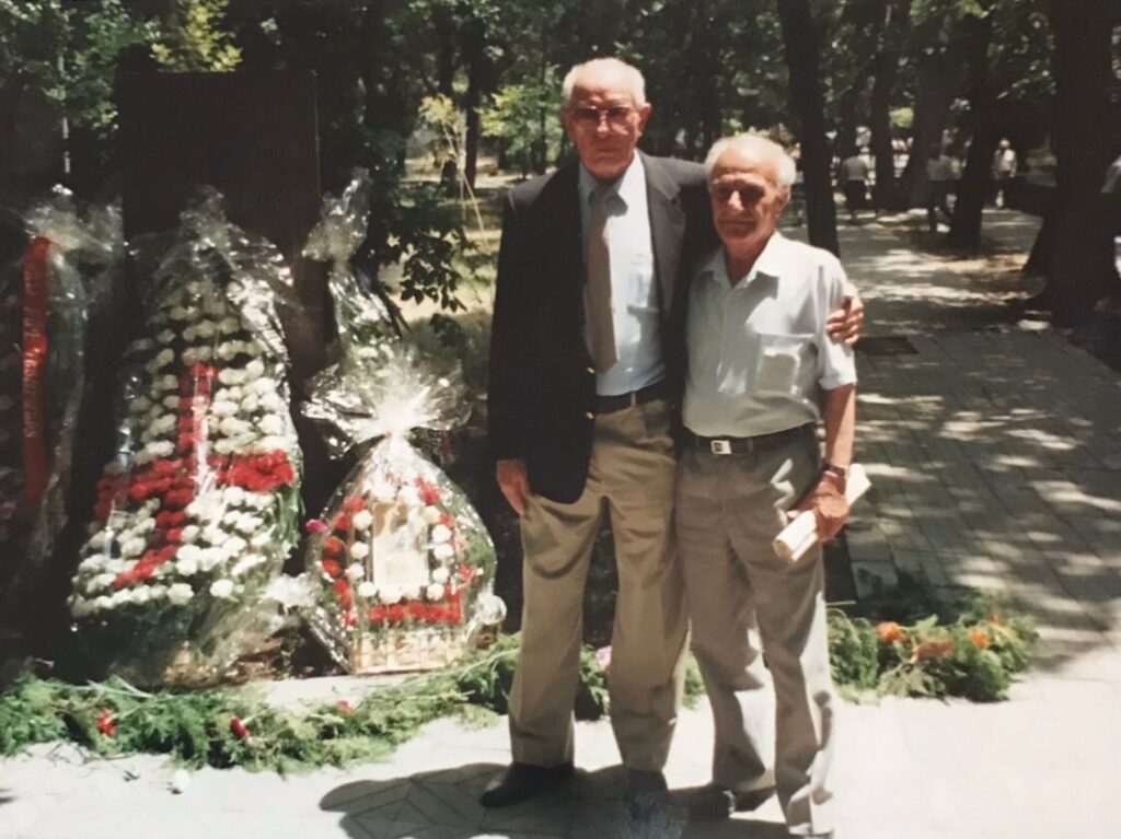 Микаэл Корганов (слева)