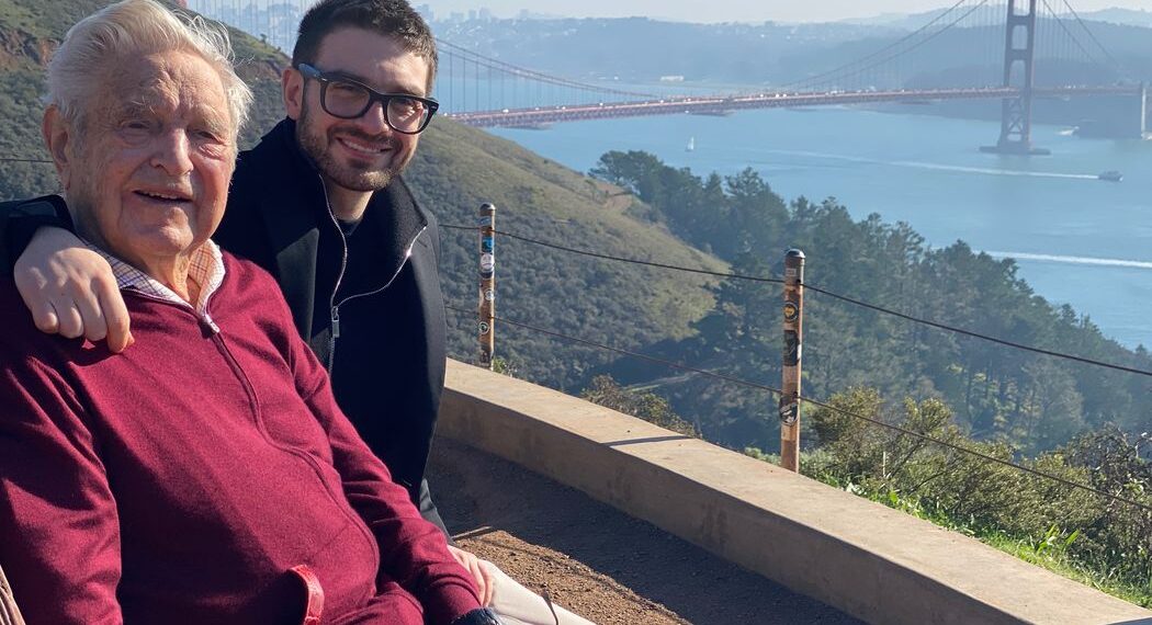 Алекс и Джордж Сорос. Фото: wsj.com