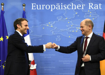 Эммануэль Макрон и Олаф Шольц. Фото: euractiv.fr