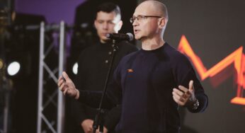 «За правду приходится бороться»: Кириенко поддержал военкоров