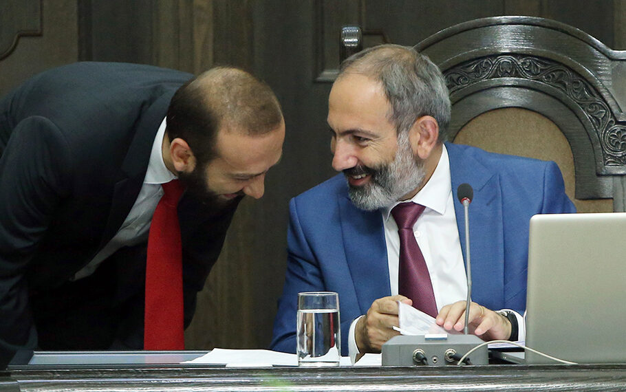 Арарат Мирзоян и Никол Пашинян. Фото: Photolure