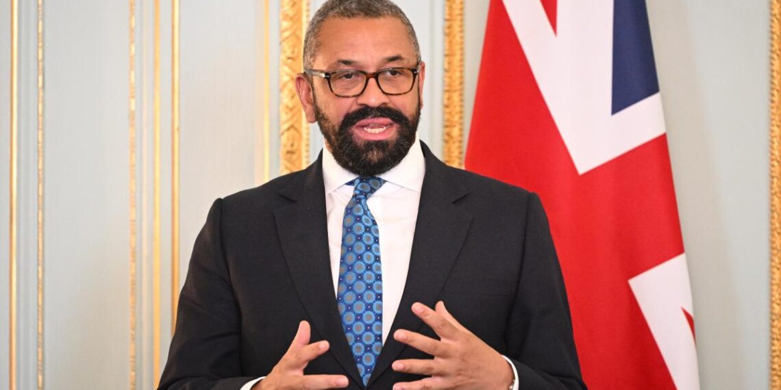 Джеймс Клеверли