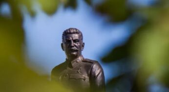 «Чаяния, отлитые в бронзе»: в Псковской области открыли памятник Сталину