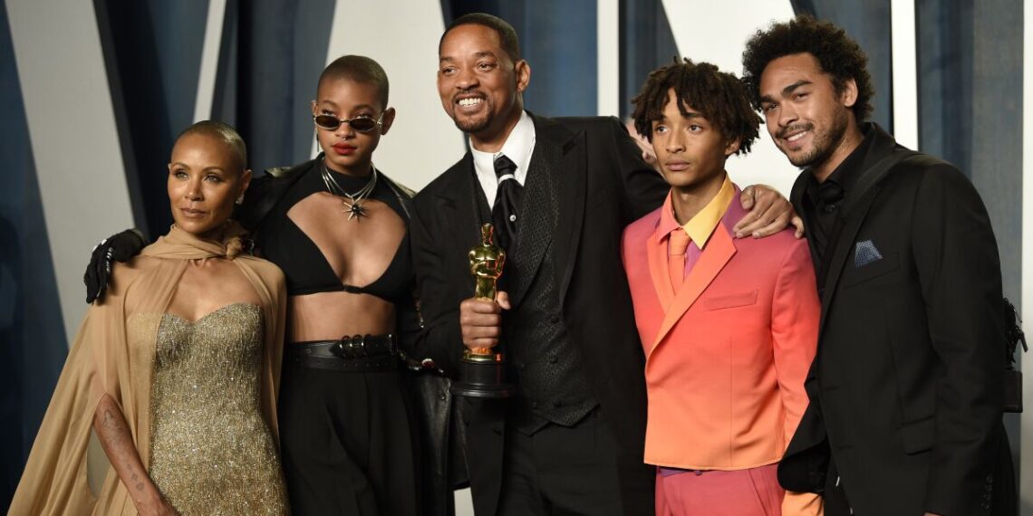 Уилл Смит с женой и детьми. Фото: Associated Press