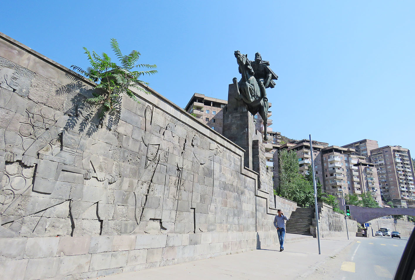 Капан. Возле памятника Давид-беку. Фото: nashaarmenia.info