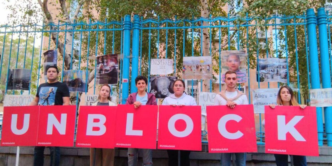 Протест перед зданием ООН в Ереване