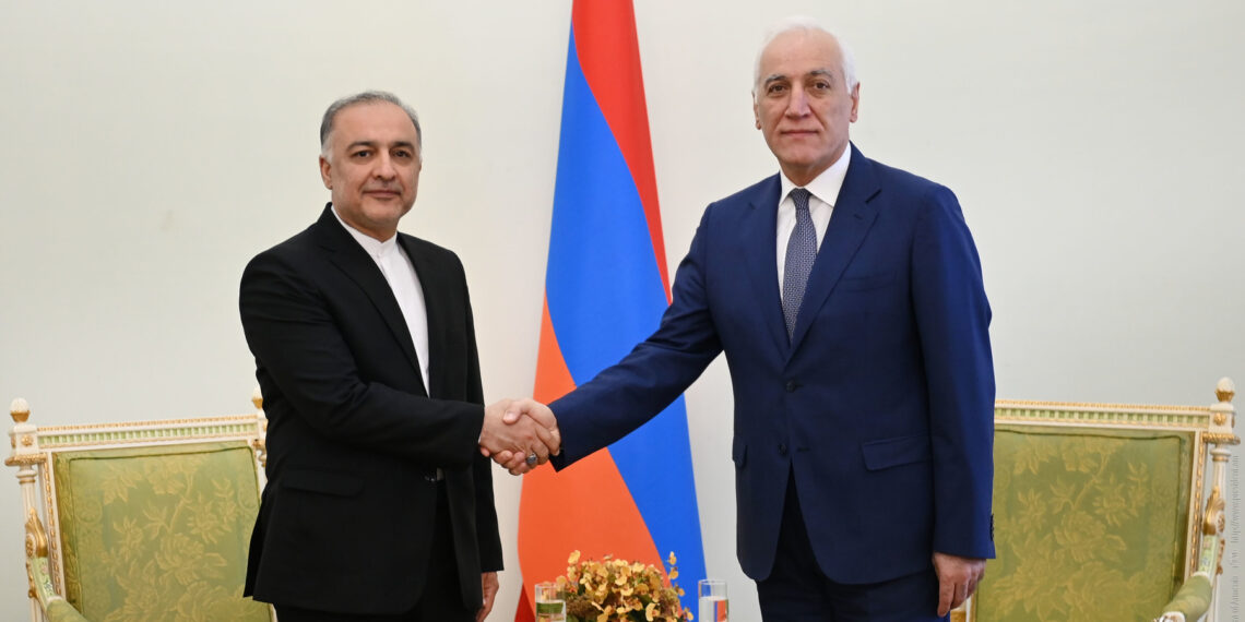 Мехди Собхани и Ваагн Хачатрян. Фото: president.am