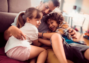 Папа с детьми