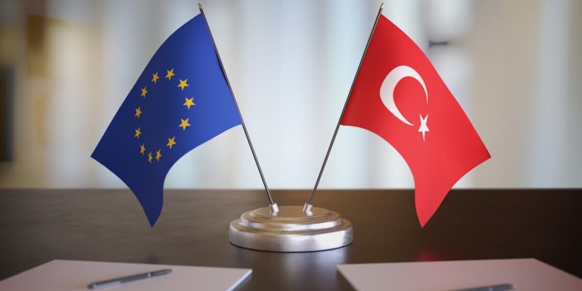 Флаги Турции и ЕС. Фото: Dreamstime.com