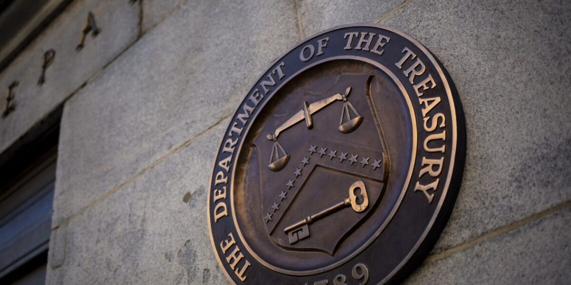 Здание Минфина США. Фото: Al Drago / Bloomberg