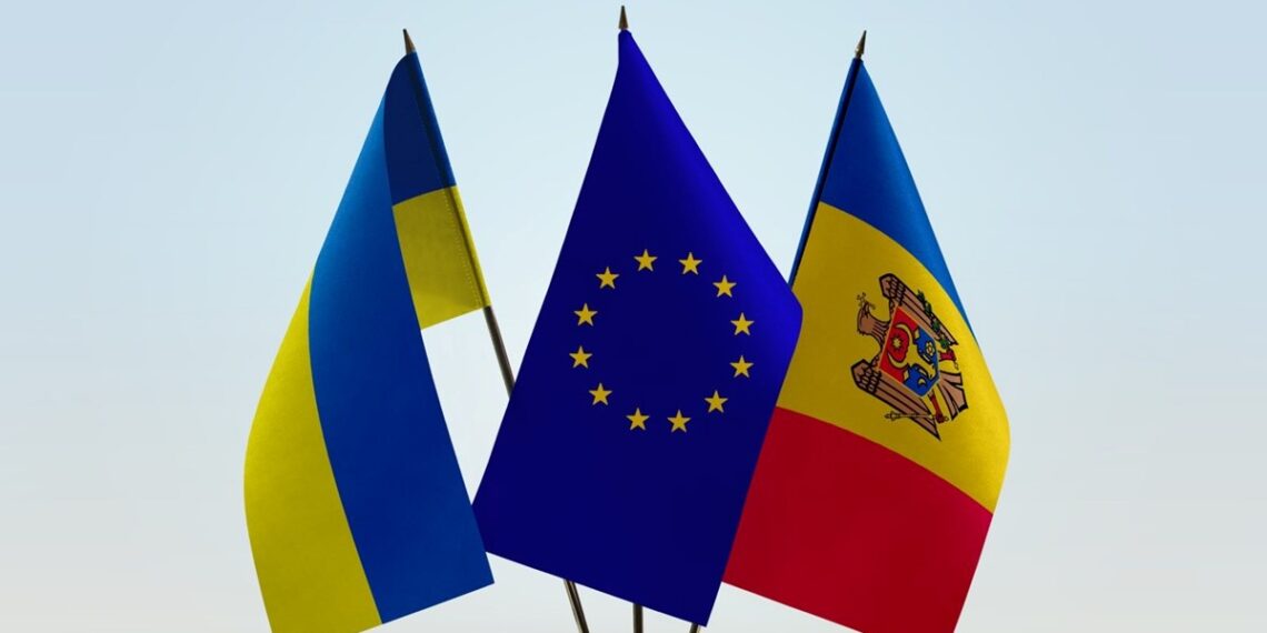 Флаги Украины, ЕС и Молдавии. Фото: ecpm.info