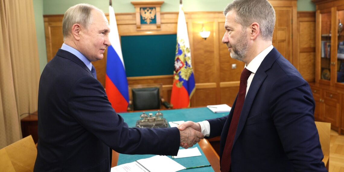 Владимир Путин с губернатором Чукотского автономного округа Владиславом Кузнецовым. Фото: kremlin.ru