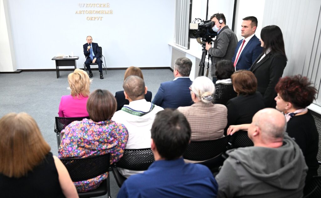 Встреча с жителями Анадыря. Фото: kremlin.ru
