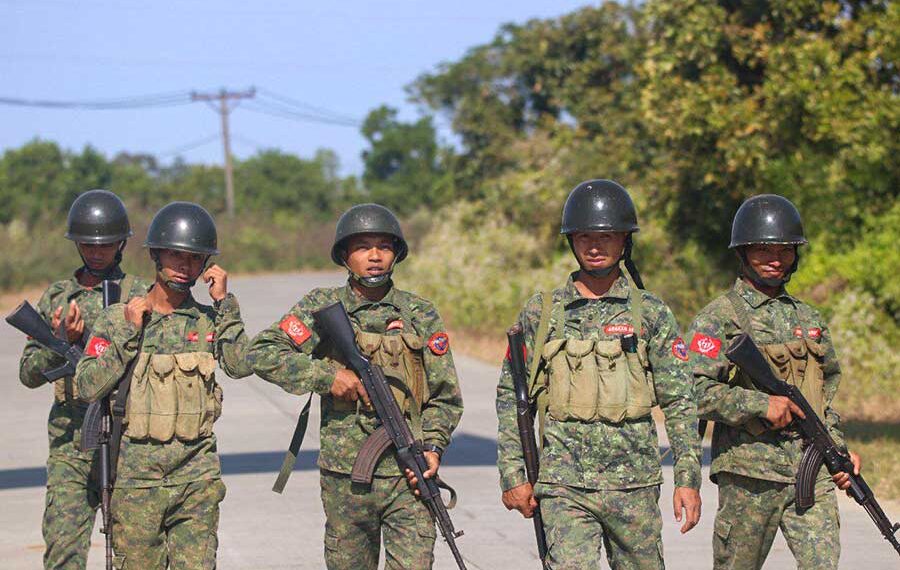 Бойцы «Армии Аракана»