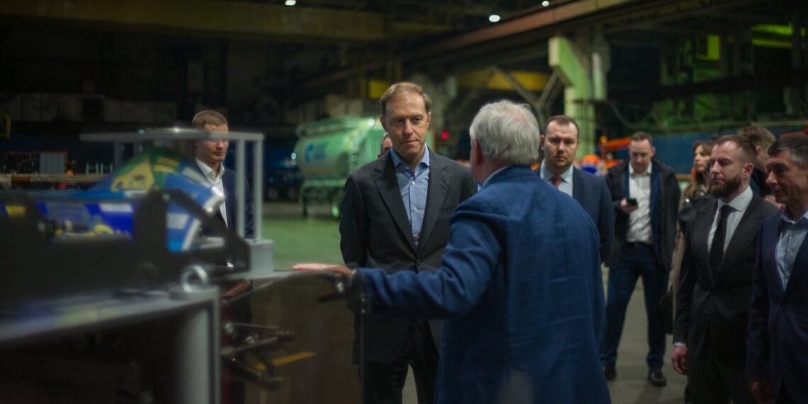 Денис Мантуров осмотрел красногорский завод «Бецема». Фото: government.ru