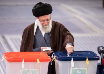 Али Хаменеи на голосовании. Фото: Reuters