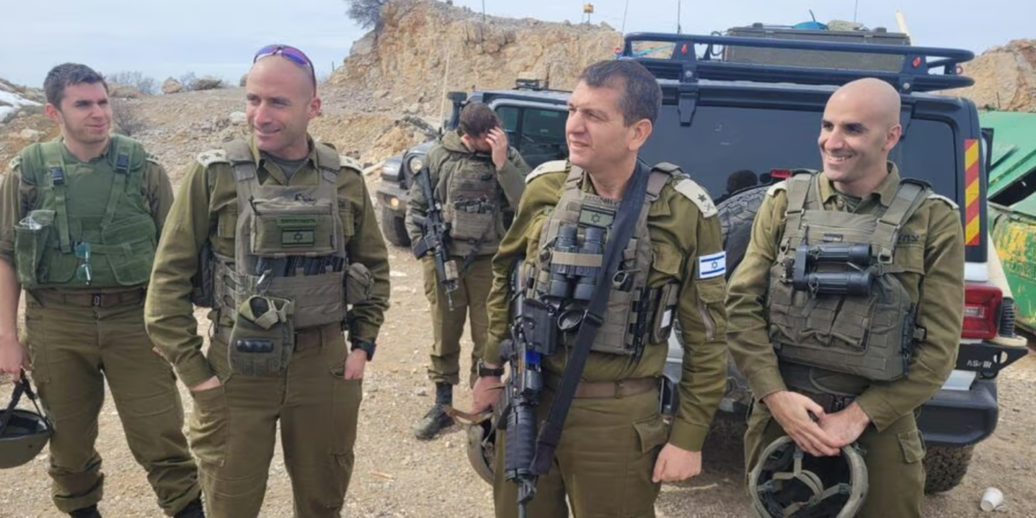 Генерал Аарон Халива (в центре)