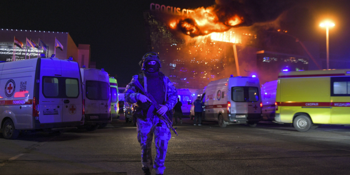 Пожар в «Крокус Сити Холле» после теракта. 22 марта 2024 года. Фото: АР