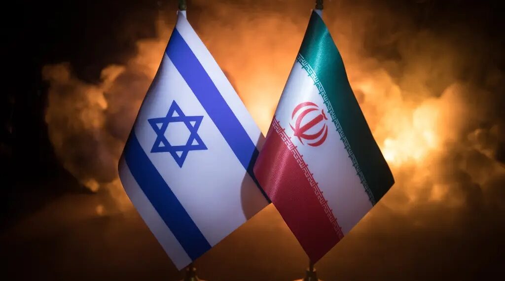 Флаги Ирана и Израиля. Фото: nypost.com
