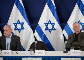 Бенни Ганц и Биньямин Нетаньяху. Фото: Noam Revkin Fenton / Flash90