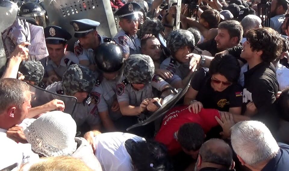 Акция протеста на проспекте Баграмяна, 12 июня 2024 года.