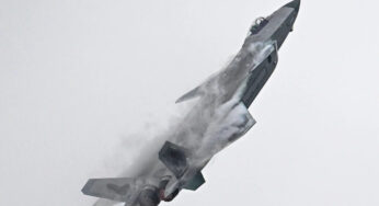 Китай успешно провел первые испытания нового самолета-невидимки