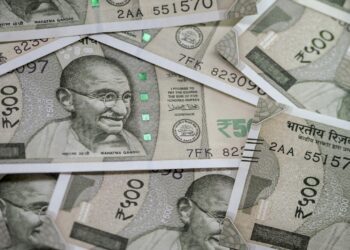 Indian five hundred rupee banknotes are arranged for a photograph in Mumbai, India. Photographer: Dhiraj Singh/Bloomberg