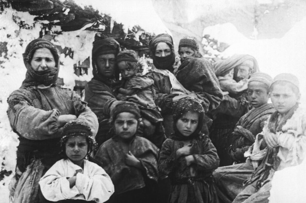 Армяне, пострадавшие в результате геноцида в Османской империи. Фото: The Image Works